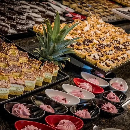 Prestige Sands 아파트